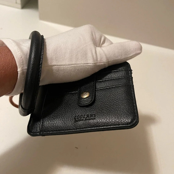 Coodens leather wallet with wristlets zipper and magnet closure lots of slots - Picture 12 of 12